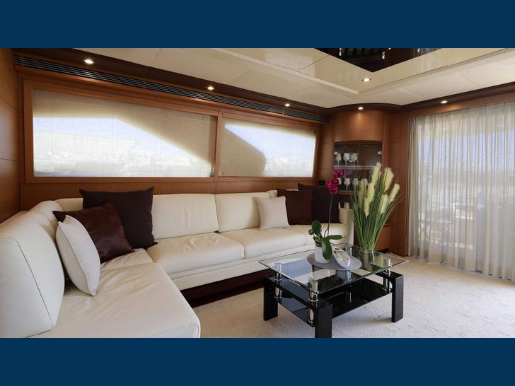 LUKAS - Filippetti Yacht 24m,radiant saloon with glass windows