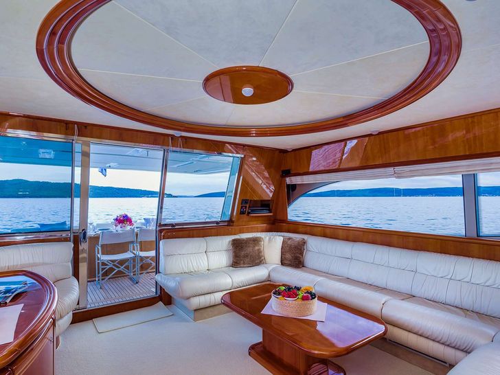 MARINO - Ferretti 730,main saloon wide shot MARINO - Ferretti 730,main saloon wide shot