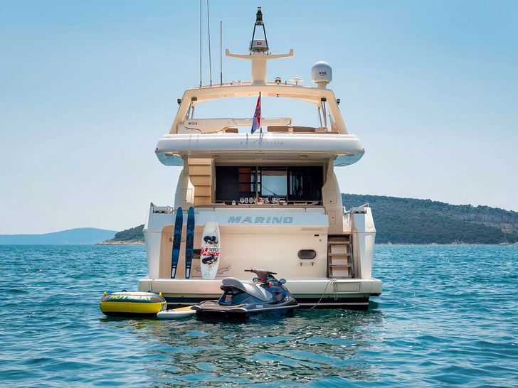 MARINO - Ferretti 730,stern view MARINO - Ferretti 730,stern view