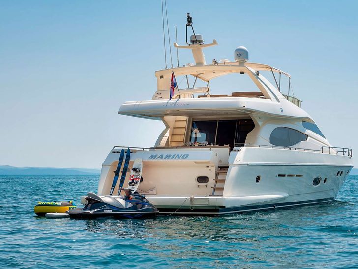 MARINO - Ferretti 730,side stern view MARINO - Ferretti 730,side stern view
