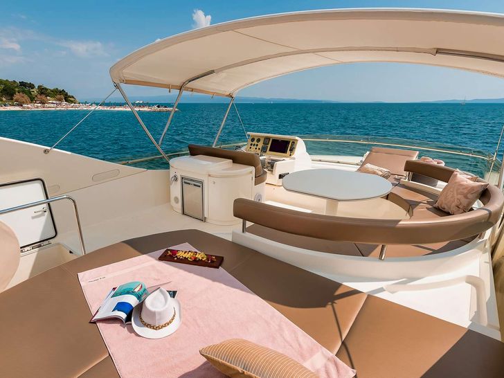 MARINO - Ferretti 730,flybridge MARINO - Ferretti 730,flybridge