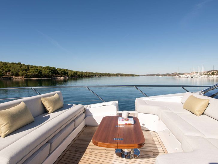 ALIBABA - Azimut 60 Fly,bow lounge ALIBABA - Azimut 60 Fly,bow lounge