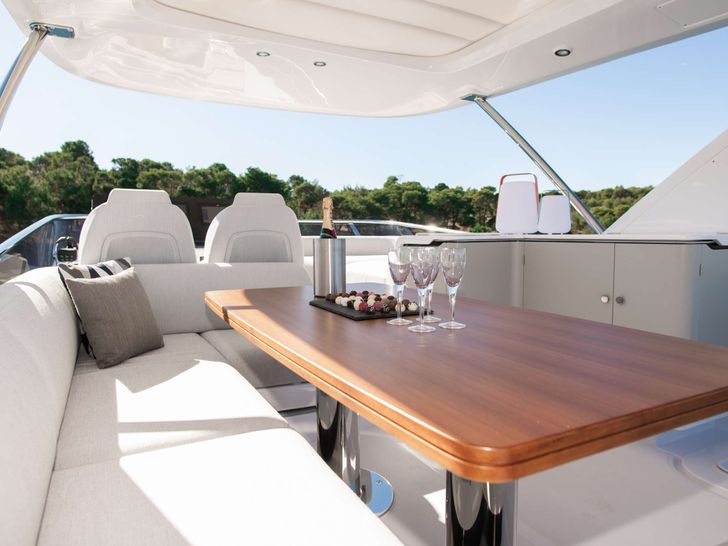 ALIBABA - Azimut 60 Fly,flybridge seating and dining ALIBABA - Azimut 60 Fly,flybridge seating and dining