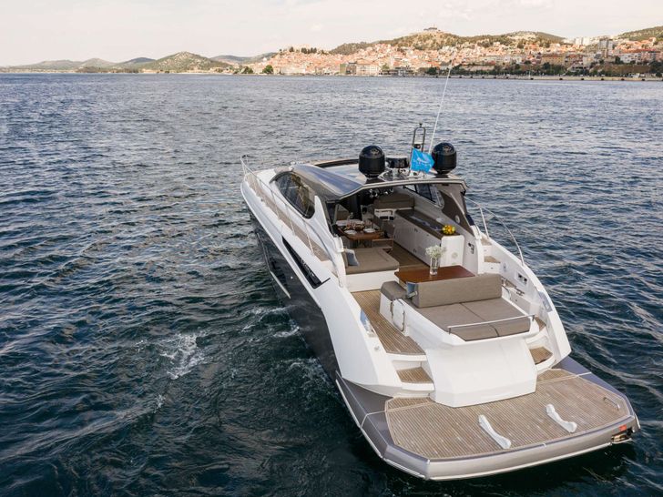 FELLOW III - Azimut Atlantis 50 HT,rear view FELLOW III - Azimut Atlantis 50 HT,rear view