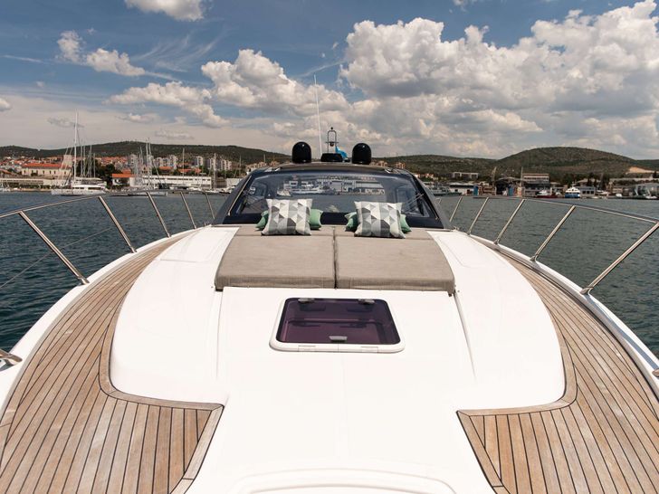 FELLOW III - Azimut Atlantis 50 HT,bow FELLOW III - Azimut Atlantis 50 HT,bow