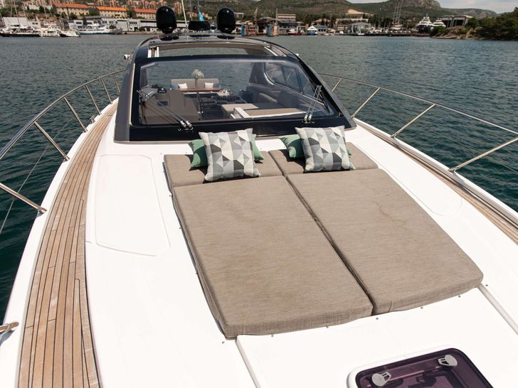 FELLOW III - Azimut Atlantis 50 HT,bow bronzing area FELLOW III - Azimut Atlantis 50 HT,bow bronzing area