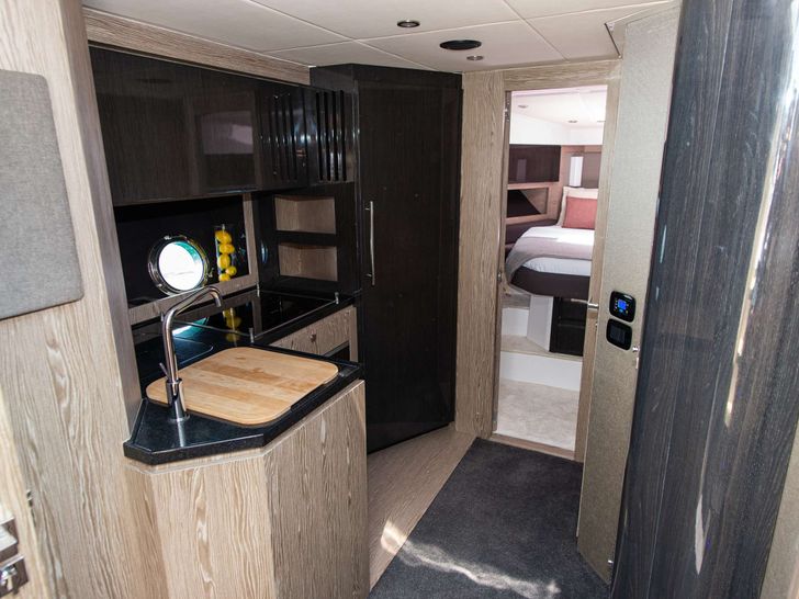 FELLOW III - Azimut Atlantis 50 HT,galley FELLOW III - Azimut Atlantis 50 HT,galley