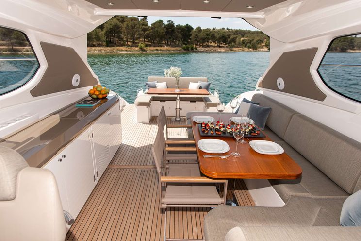 Charter Yacht FELLOW III - Azimut Atlantis 50 HT - 3 Cabins - Sibenik - Split - Dubrovnik - Croatia