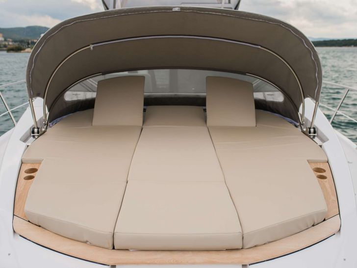 MAWI - Azimut 55 Fly,bow bronzing area MAWI - Azimut 55 Fly,bow bronzing area