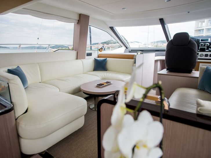 MAWI - Azimut 55 Fly,saloon seating and cockpit MAWI - Azimut 55 Fly,saloon seating and cockpit