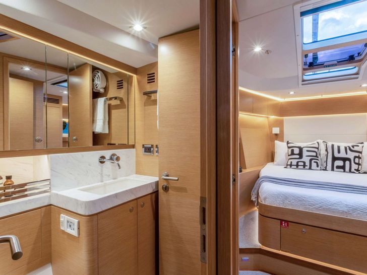 VANISHING POINT Hylas H57 - bathroom VANISHING POINT Hylas H57 - bathroom