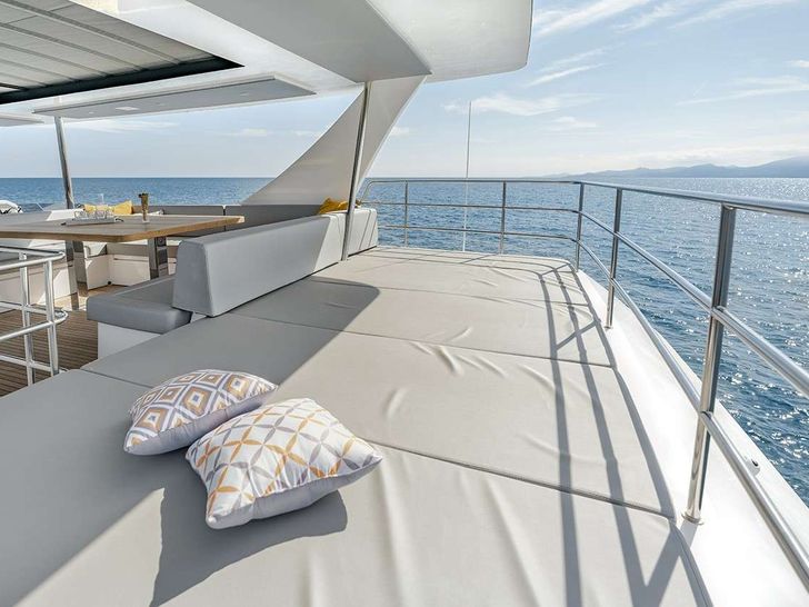 KAMCHATKA Ventura 14 - flybridge sun pads KAMCHATKA Ventura 14 - flybridge sun pads