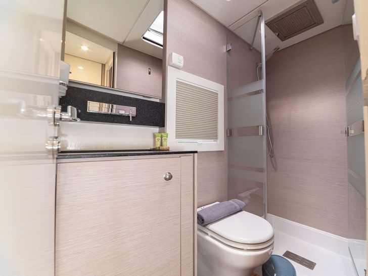 KAMCHATKA Ventura 14 - VIP cabin bathroom KAMCHATKA Ventura 14 - VIP cabin bathroom