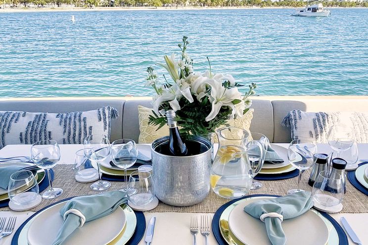 Charter Yacht C DAZE - San Lorenzo SL86 - 4 Cabins - Nassau - Exumas - Bahamas