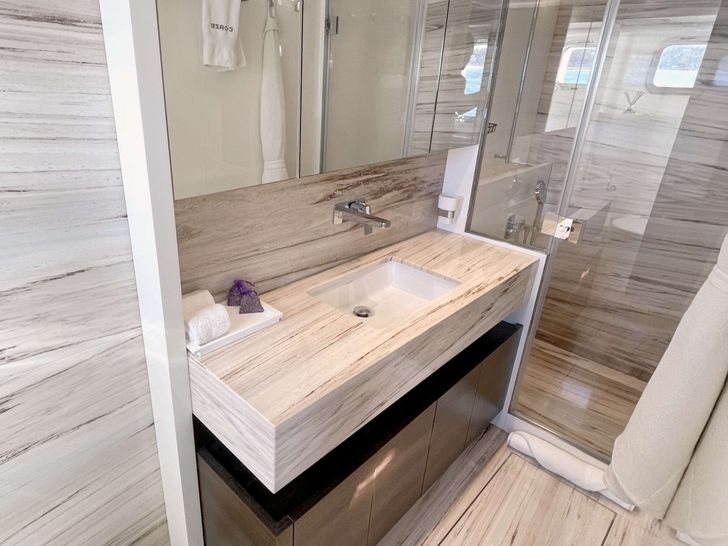 C DAZE San Lorenzo SL86 - master cabin bathroom C DAZE San Lorenzo SL86 - master cabin bathroom