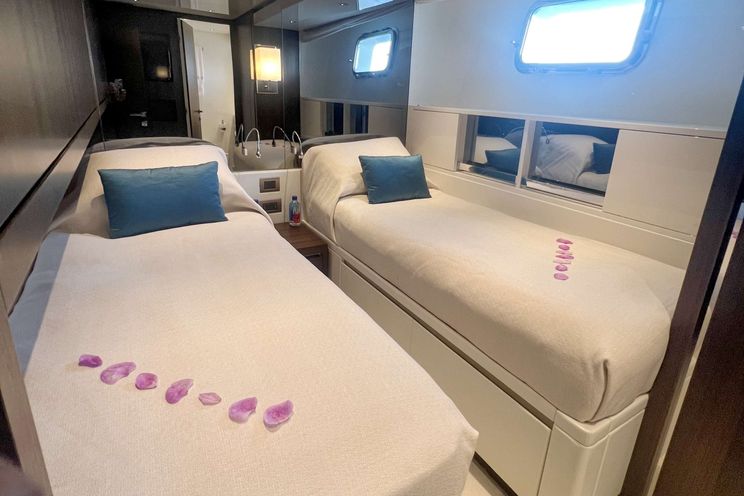 Charter Yacht C DAZE - San Lorenzo SL86 - 4 Cabins - Nassau - Exumas - Bahamas