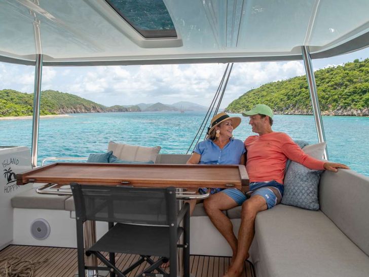 ISLAND HOPPIN 55 Lagoon 55 - flybridge ISLAND HOPPIN 55 Lagoon 55 - flybridge