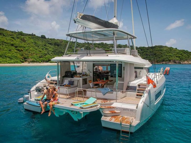 ISLAND HOPPIN 55 Lagoon 55 - stern view ISLAND HOPPIN 55 Lagoon 55 - stern view