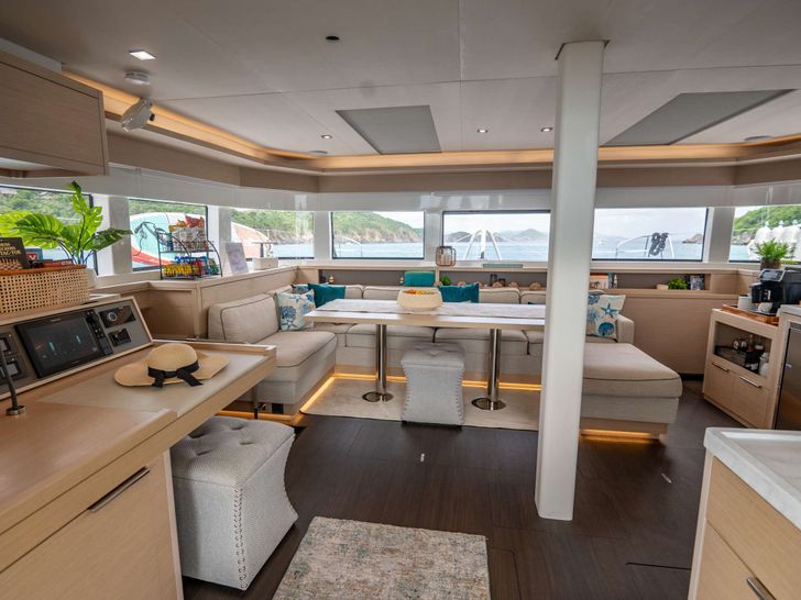 ISLAND HOPPIN 55 Lagoon 55 - saloon ISLAND HOPPIN 55 Lagoon 55 - saloon