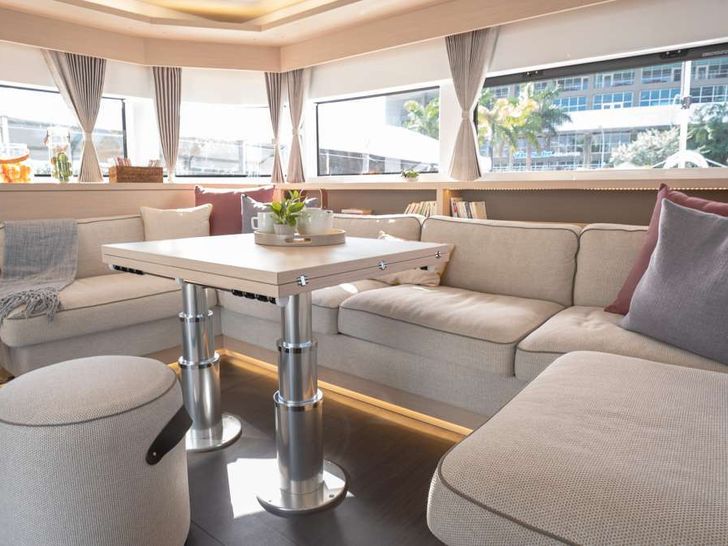 ISLAND HOPPIN 55 Lagoon 55 - saloon seating and dining area ISLAND HOPPIN 55 Lagoon 55 - saloon seating and dining area