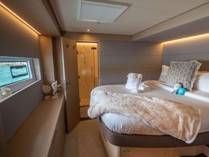 ISLAND HOPPIN 55 Lagoon 55 - master cabin ISLAND HOPPIN 55 Lagoon 55 - master cabin