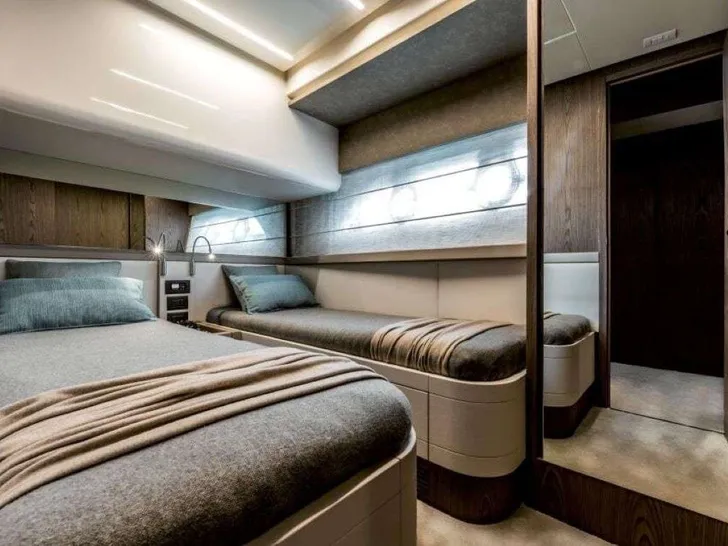 EL PETAS Ferretti 550 twin cabin EL PETAS Ferretti 550 twin cabin