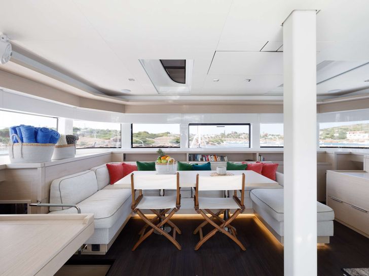 ADEL Lagoon 55 - saloon ADEL Lagoon 55 - saloon