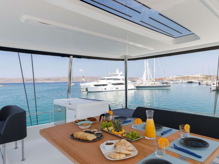 ADEL Lagoon 55 - flybridge seating and dining ADEL Lagoon 55 - flybridge seating and dining