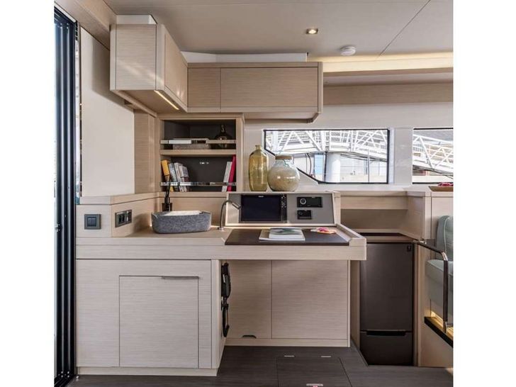 ADEL Lagoon 55 - controls ADEL Lagoon 55 - controls