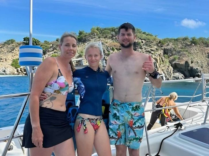 SUN GODDESS Royal Cape 53 - happy guests onboard SUN GODDESS Royal Cape 53 - happy guests onboard