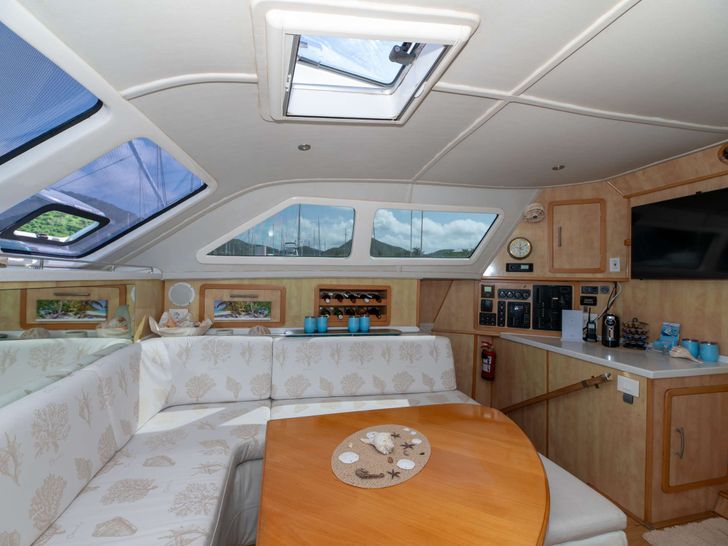 SUN GODDESS Royal Cape 53 - saloon SUN GODDESS Royal Cape 53 - saloon