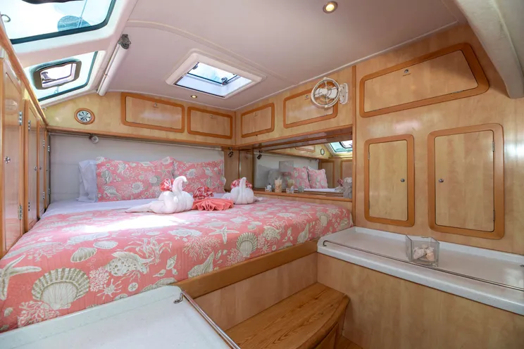 Charter Yacht SUN GODDESS - Royal Cape 53 - 3 Cabins - Tortola - Anegada - Virgin Gorda - BVI - Caribbean