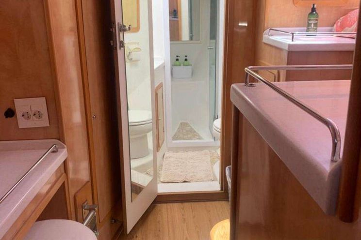 Charter Yacht SUN GODDESS - Royal Cape 53 - 3 Cabins - Tortola - Anegada - Virgin Gorda - BVI - Caribbean