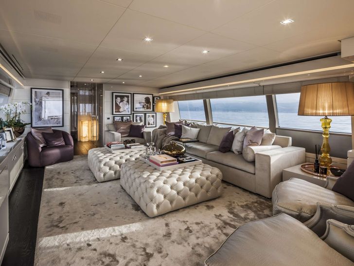 YVONNE Ferretti Custom Line Navetta 28 - main saloon YVONNE Ferretti Custom Line Navetta 28 - main saloon