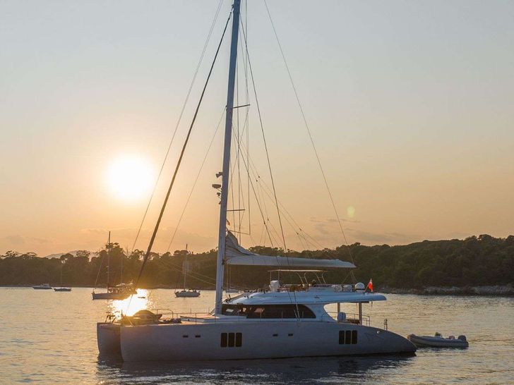 SEAZEN II Sunreef 70 - under the sunset SEAZEN II Sunreef 70 - under the sunset