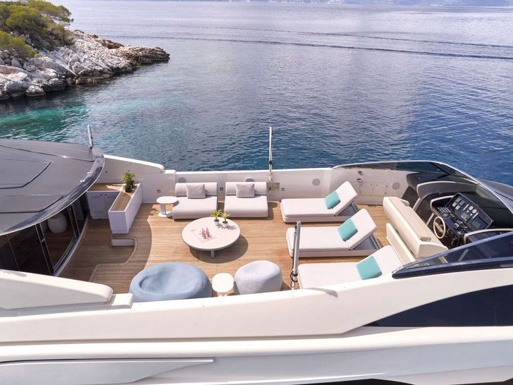 Sundeck Lounge Area Sundeck Lounge Area