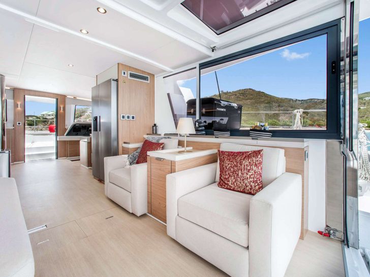 NO INHERITANCE Bali 5.4 - saloon NO INHERITANCE Bali 5.4 - saloon