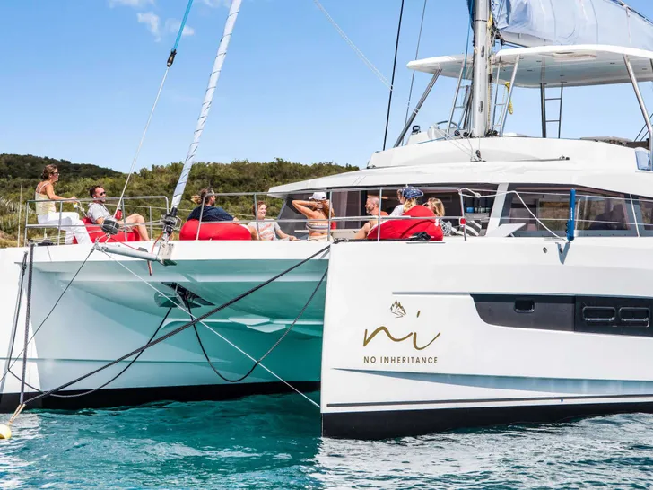 NO INHERITANCE Bali 5.4 - foredeck NO INHERITANCE Bali 5.4 - foredeck