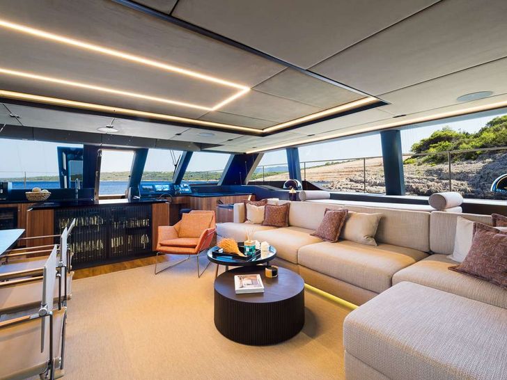 AMBER ONE Sunreef 70 - saloon seating AMBER ONE Sunreef 70 - saloon seating