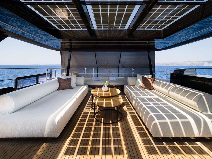 AMBER ONE Sunreef 70 - flybridge lounge AMBER ONE Sunreef 70 - flybridge lounge