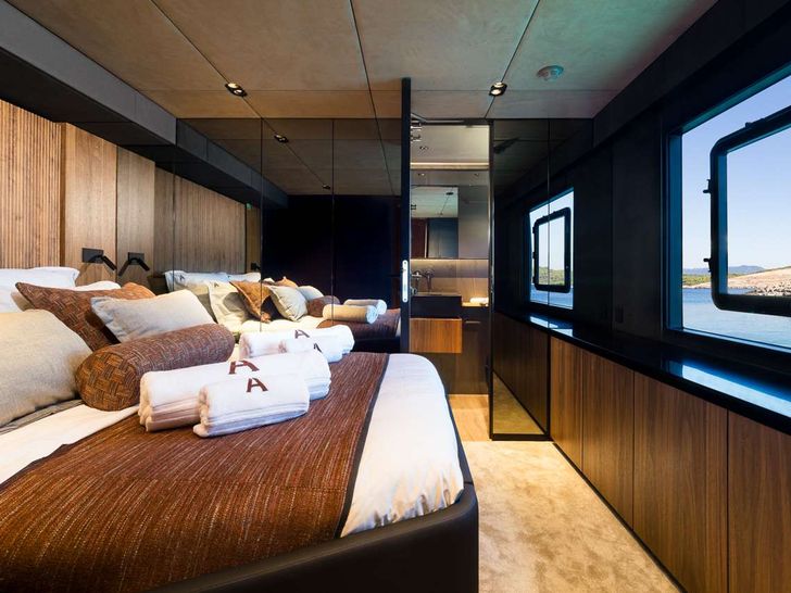 AMBER ONE Sunreef 70 - master cabin AMBER ONE Sunreef 70 - master cabin