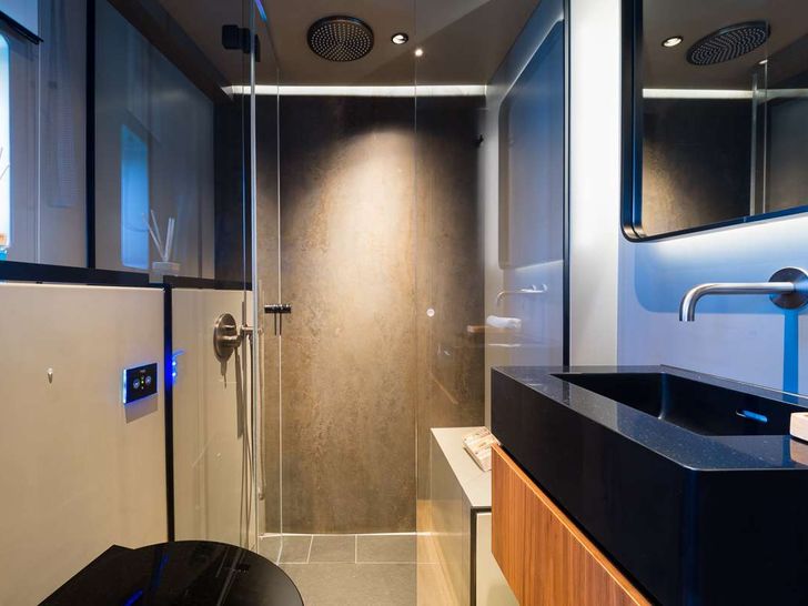 AMBER ONE Sunreef 70 - master cabin bathroom AMBER ONE Sunreef 70 - master cabin bathroom