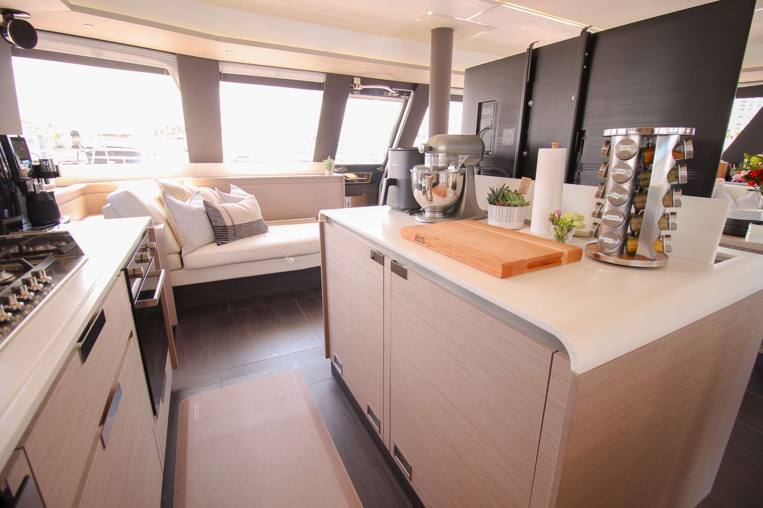 PRINCESS MILA Fountaine Pajot Alegria 67 - Modern Kitchen Space