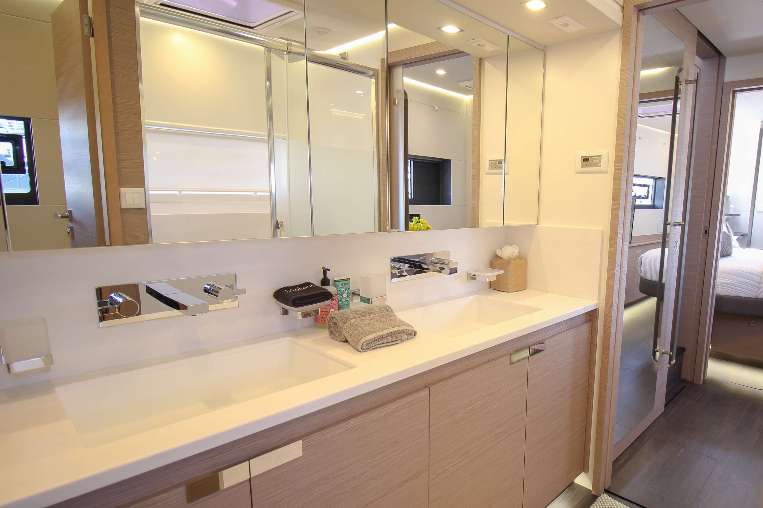 PRINCESS MILA Fountaine Pajot Alegria 67 - Bathroom 1