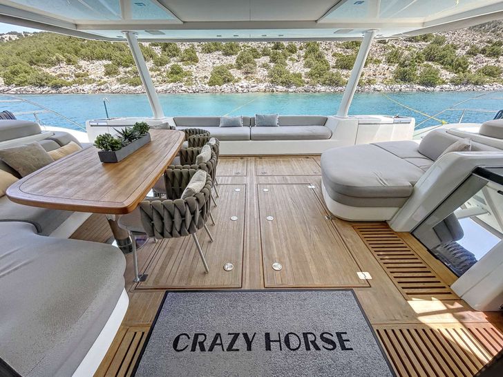 CRAZY HORSE - Lagoon 78,aft deck