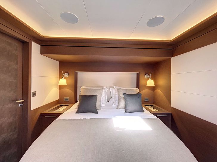 CRAZY HORSE Lagoon 78 - double cabin CRAZY HORSE Lagoon 78 - double cabin