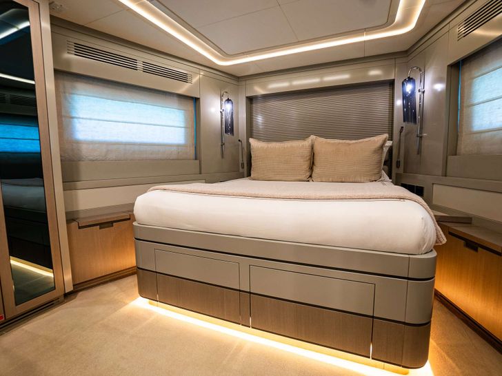 NORMAN`S T4 Sirena 68 - VIP cabin NORMAN`S T4 Sirena 68 - VIP cabin