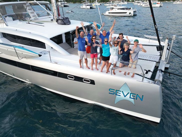 SEVEN Voyage 590e - guests and crew on the foredeck SEVEN Voyage 590e - guests and crew on the foredeck