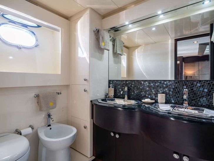 FOURTEEN - Canados 85 ft.,master cabin bathroom FOURTEEN - Canados 85 ft.,master cabin bathroom