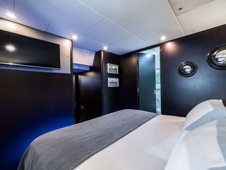 FOURTEEN - Canados 85 ft.,VIP cabin FOURTEEN - Canados 85 ft.,VIP cabin